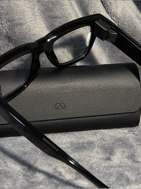 Ray-Ban Black Glossy Frame with Matching Black Case